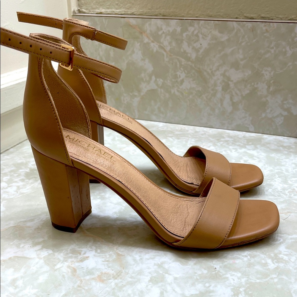 Michael Shannon Women's Tan Beige Block Toe Heel sz 9 Stella